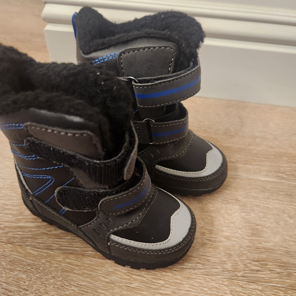 Totes baby snow boots size 5 NWT